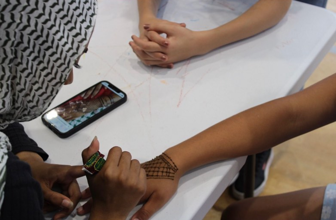 Master Henna Artist at work