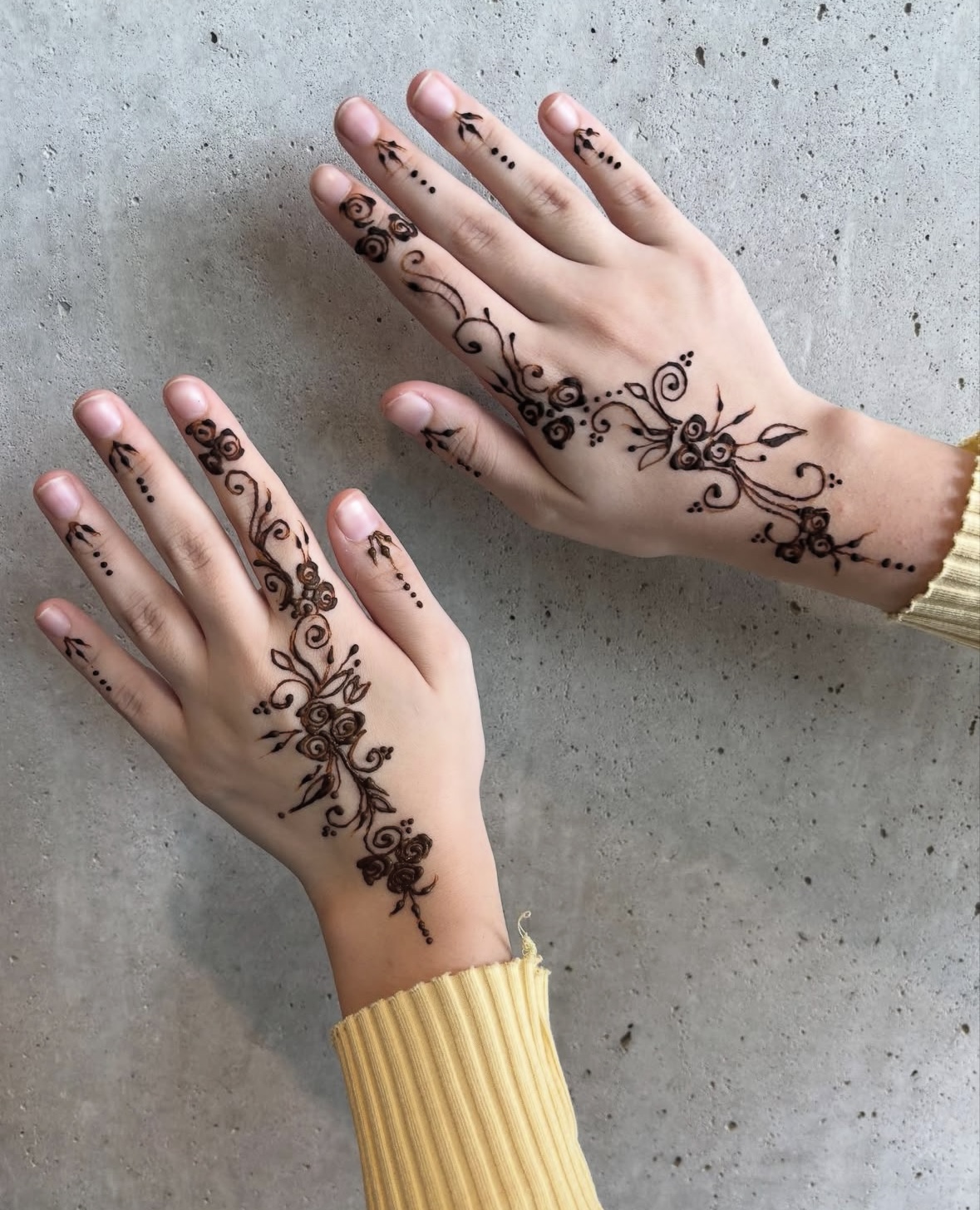 Stylish party mehndi