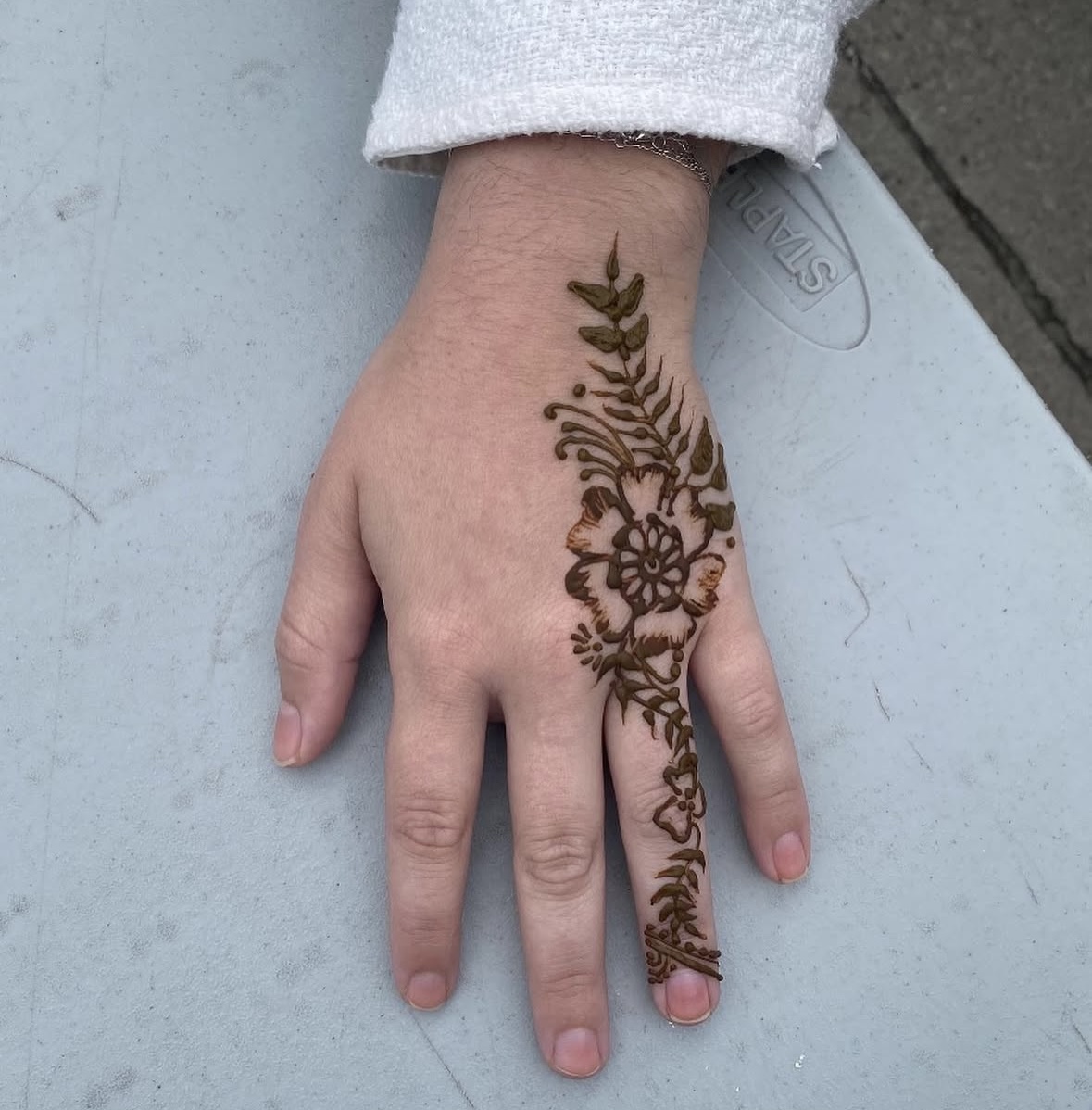 Party mehndi pattern
